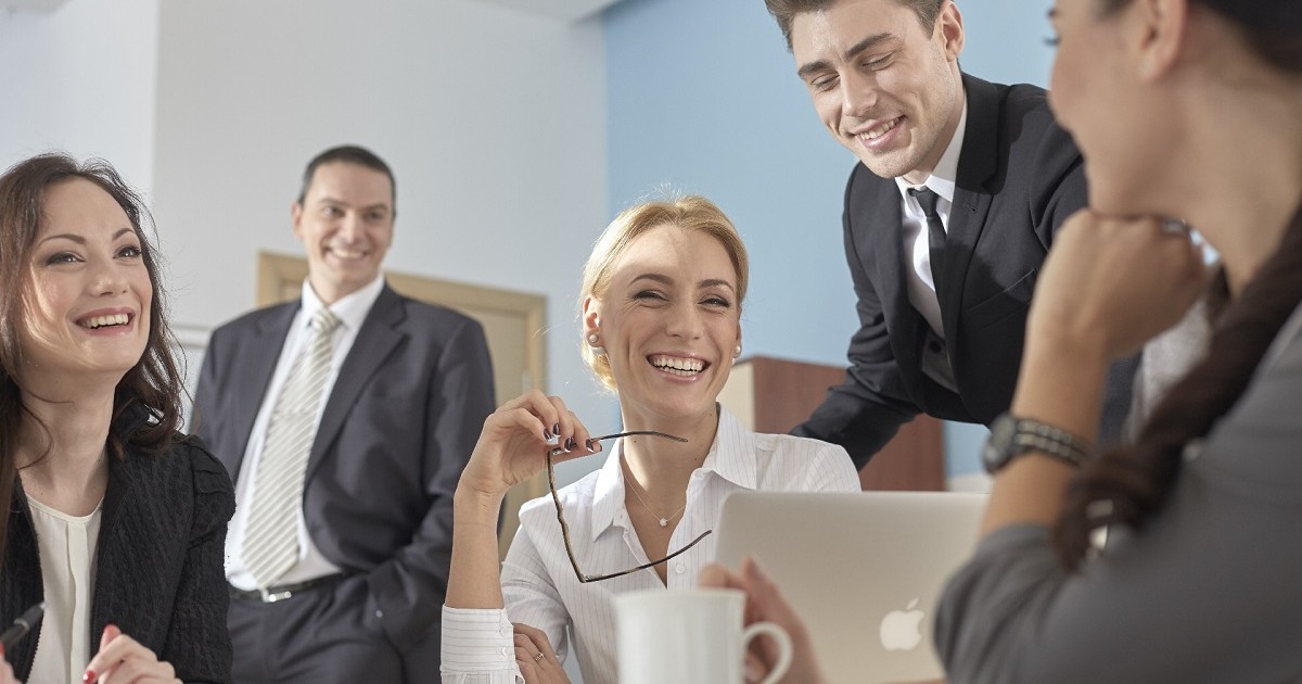 談笑するビジネスマン